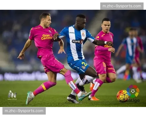 哈维洛佩斯冲突染黄，奥维耶多后卫情绪管理存在明显问题